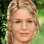 금발의 머리를 가진 여성이 초록의 자연 배경 앞에 서 있는 모습