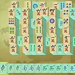 마작 타일이 테이블 위에 배열되어 있는 이미지