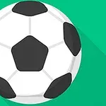 검은색과 흰색 패턴의 축구공이 초록색 배경 위에 놓여 있다