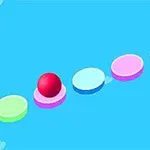 알록달록한 원형 플랫폼 위에 빨간 공이 놓여 있는 장면