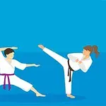 두 명의 무도인이 파란 바탕 위에서 도복을 입고 각각 자세를 취하고 있다