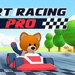 귀여운 곰 캐릭터가 빨간 카트를 타고 트랙 위를 주행하는 모습