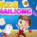 밝은 배경에 어린이 캐릭터와 장난감들이 있는 장면