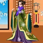 전통 의상을 입은 여성이 실내에서 포즈를 취하고 있으며, 창밖에는 꽃이 피어 있습니다