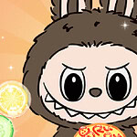 귀여운 갈색 털을 가진 동물이 과일 모양 사탕 주위에 있는 모습