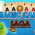나무 배경에 여러 개의 카드와 함께 MAGIC CARD SAGA라는 텍스트가 있는 이미지