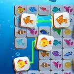 바다를 배경으로 다양한 색상의 물고기 그림이 있는 타일들이 배열되어 있는 이미지