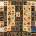 마작 타일이 쌓여 있는 이미지이며 배경에는 자연 풍경이 그려져 있습니다