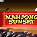 붉은 색 두루마리에 노란 글씨로 MAHJONG SUNSET가 적혀 있고, 배경에는 해가 지는 풍경이 보이며, 주변에 마작 패가 흩어져 있다