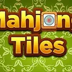 녹색 패턴 배경에 Mahjong Tiles라는 금색 텍스트와 마작 타일이 있는 이미지