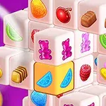 과일과 젤리, 초콜릿 등이 그려진 다양한 흰색 큐브가 쌓여 있는 이미지