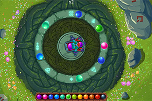 알록달록한 구슬들이 원형으로 배열되어 있고 중앙에 거미가 있는 이미지