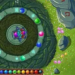 알록달록한 구슬들이 원형으로 배열되어 있고 중앙에 거미가 있는 이미지