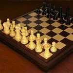 체스 말들이 체스판 위에 초기 배치되어 있는 모습