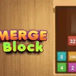 다양한 숫자가 적힌 다채로운 블록들이 나무 배경 위에 정렬되어 있는 이미지