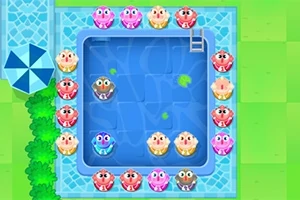 다양한 색상의 귀여운 둥근 캐릭터들이 수영장을 둘러싸고 있는 장면