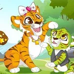 활기차고 귀여운 호랑이 두 마리가 숲속에서 장난치며 놀고 있는 모습