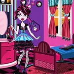화려한 드레스와 체크무늬 스타킹을 입은 캐릭터가 분홍색과 파란색으로 장식된 침실에 서 있는 모습