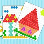 육각형 타일로 만든 다양한 색상의 집과 풍경이 그려진 세 개의 카드