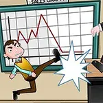 한 남성이 회의실에서 다른 남성을 책상 너머로 발로 차고 있는 장면