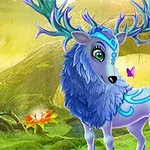 신비로운 파란 사슴이 초원 위에 서 있으며, 큰 뿔과 화려한 무늬, 주변에 나비와 꽃이 있는 풍경