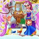 요정 날개를 가진 소녀가 꽃장식의 분홍색 말과 함께 서 있는 모습