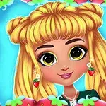 금발머리를 가진 큰 눈의 소녀가 딸기 장식이 있는 파란 배경 앞에서 손을 흔들고 있습니다