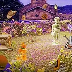 꽃으로 가득 찬 정원에 다양한 장식품과 조각상이 있으며, 중앙에 작은 천사 조각상이 서 있는 모습
