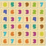 다양한 색상의 숫자가 정사각형 격자 형태로 배열되어 있는 이미지