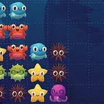 다양한 색상의 해양 생물 캐릭터들이 격자 무늬 배경 위에 배열되어 있는 이미지