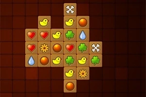 배경이 어두운 격자무늬 위에 모양과 색상이 다른 타일들이 십자 형태로 배열되어 있는 모습