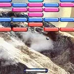 다양한 색상의 블록들이 우주 산맥 배경 위에 떠 있는 이미지