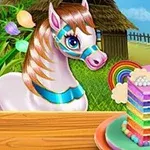 알록달록한 무지개 케이크 앞에 있는 화려한 장식의 말