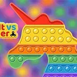 무지개 색상의 유니콘 모양 팝잇과 알록달록한 배경