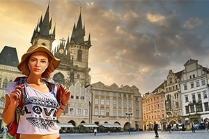 광장에 서 있는 모자를 쓴 여행자와 고딕 양식의 성당이 있는 도시 풍경