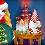 금발의 캐릭터가 산타 모자를 쓰고 크리스마스 쿠키를 들고 있으며, 옆에는 장식된 항아리와 크리스마스 장식품이 있는 모습