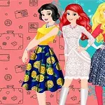 세 명의 공주가 다양한 색상의 드레스를 입고 포즈를 취하고 있는 장면