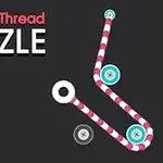 검정 배경에 Pull The Thread PUZZLE 텍스트와 줄무늬 실이 버튼 사이를 연결하고 있는 이미지