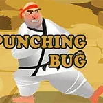 빨간 머리띠를 두른 무술가가 사막 배경에서 벌레와 싸우는 모습