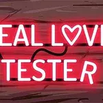 나무 배경에 빨간 네온으로 REAL LOVE TESTER 문구가 쓰여 있다