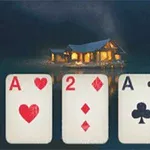 어두운 배경에 조명이 켜진 집과 네 장의 카드가 나란히 놓여 있다