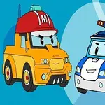 빨간색 모자를 쓴 노란색 트럭과 파란색 경찰차 모습의 만화 자동차 두 대가 나란히 있음