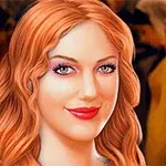 빨간 머리를 가진 여성이 배경의 흐릿한 사람들 앞에서 미소 짓고 있습니다