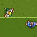 두 사람이 초록색 경기장에서 대치하고 있는 장면