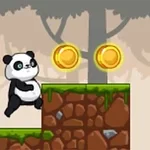 숲 배경에서 팬더가 이끼가 있는 플랫폼 위로 점프하고 있으며, 두 개의 동전이 공중에 떠 있다