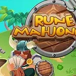 나무 방패에 RUNE MAHJONGG라는 글자가 적혀 있으며 주변에 나뭇잎과 해변, 게임 조각들이 있는 이미지