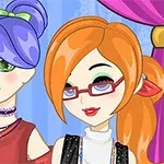 두 명의 애니메이션 여성 캐릭터가 화려한 옷과 액세서리를 착용하고 있는 장면