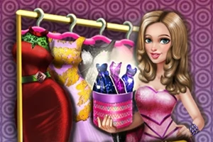 옷걸이에 걸린 화려한 드레스들 앞에서 아이스크림 통을 든 금발 여성이 있는 장면