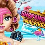 해변 배경 앞에서 얼굴 팩을 한 여성과 카메라, 항공권 이미지를 들고 있는 모습