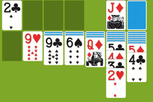 초록 바탕에 카드가 정렬되어 있는 이미지